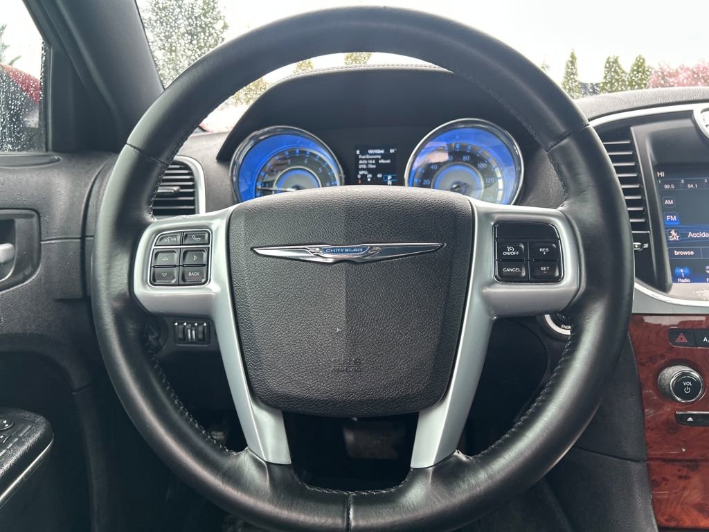 Used 2014 Chrysler 300 image 19