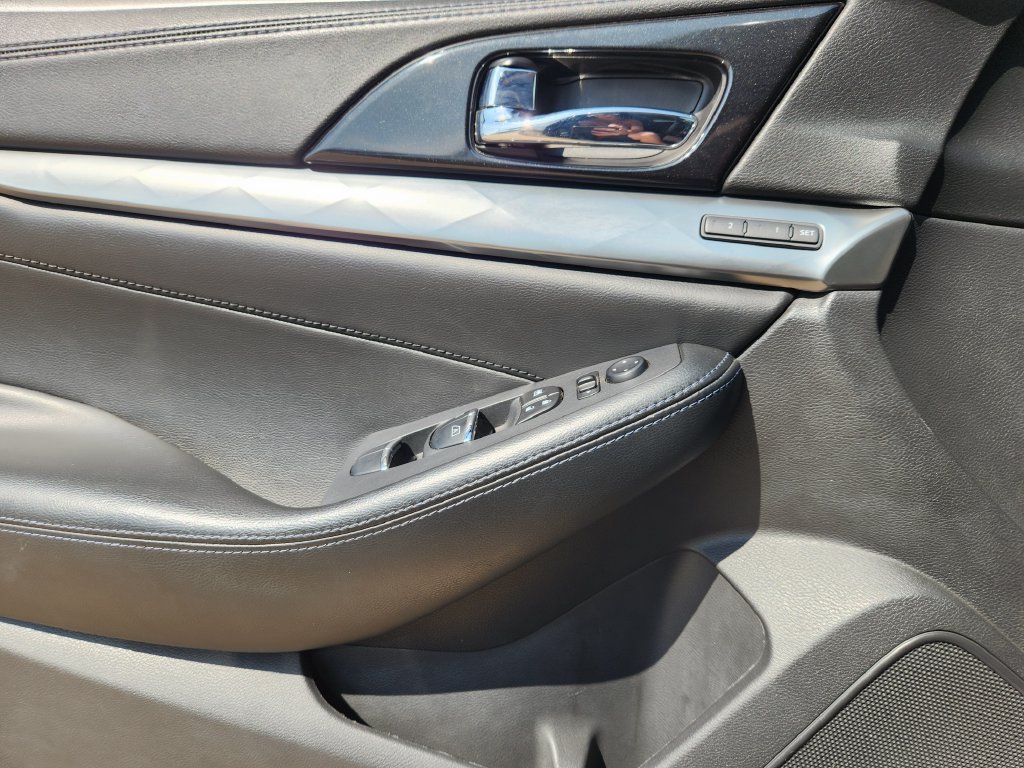 Used 2018 Nissan Maxima SR w/ Midnight Edition FWD image 18