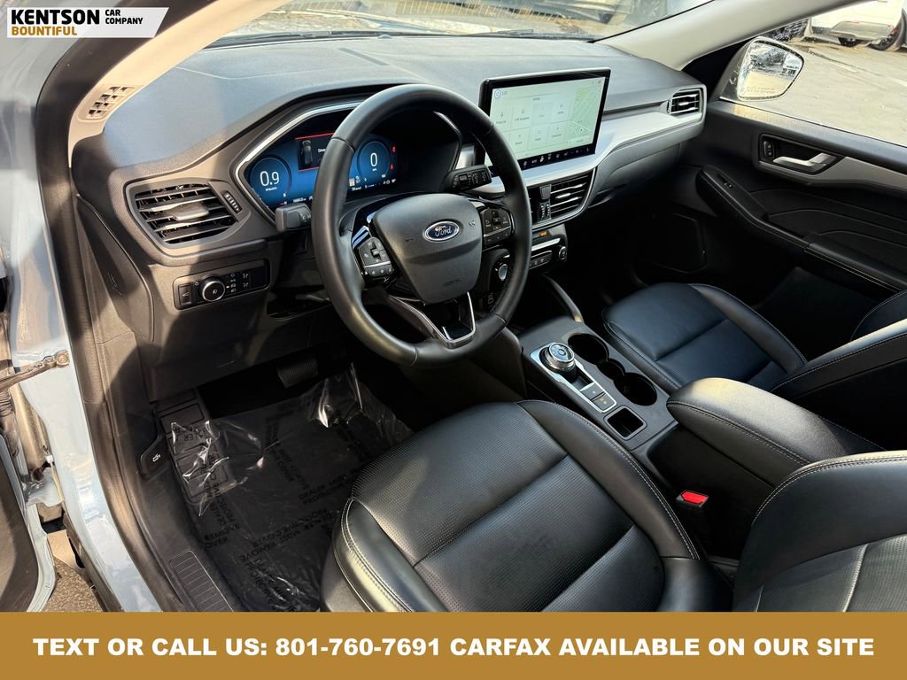 Used 2025 Ford Escape Platinum image 27