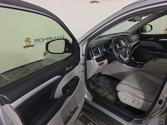 Used 2015 Toyota Highlander XLE FWD image 17