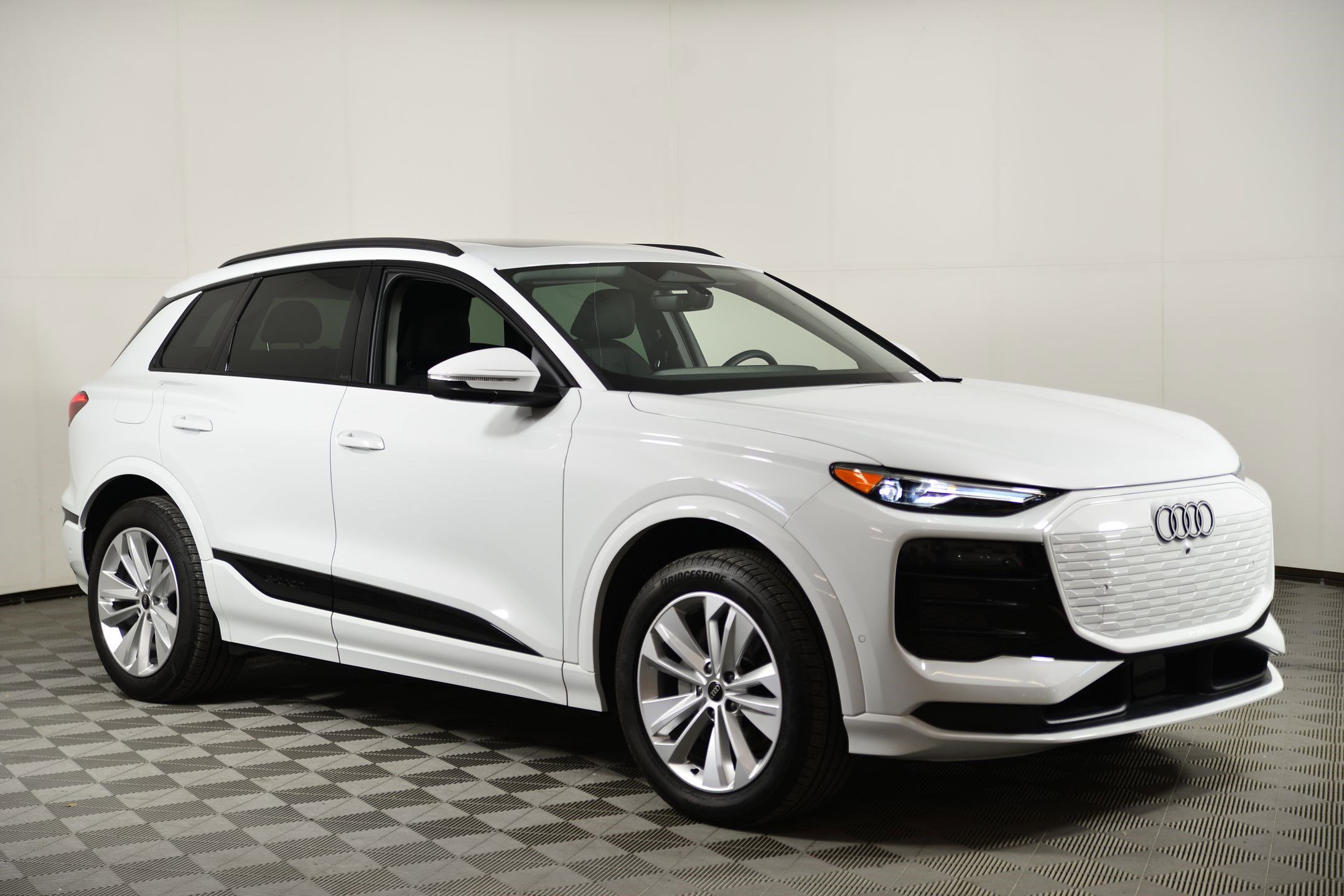 Certified 2025 Audi Q6 e-tron Premium w/ Convenience Package image 6