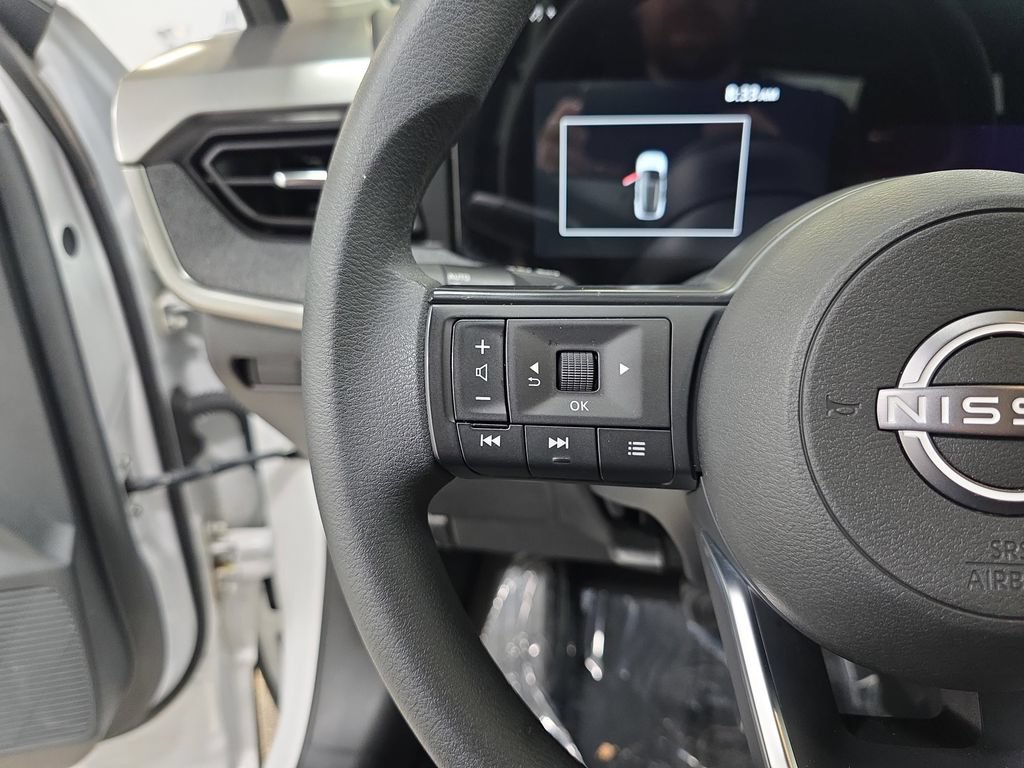 Used 2025 Nissan Kicks SV AWD/4WD image 17