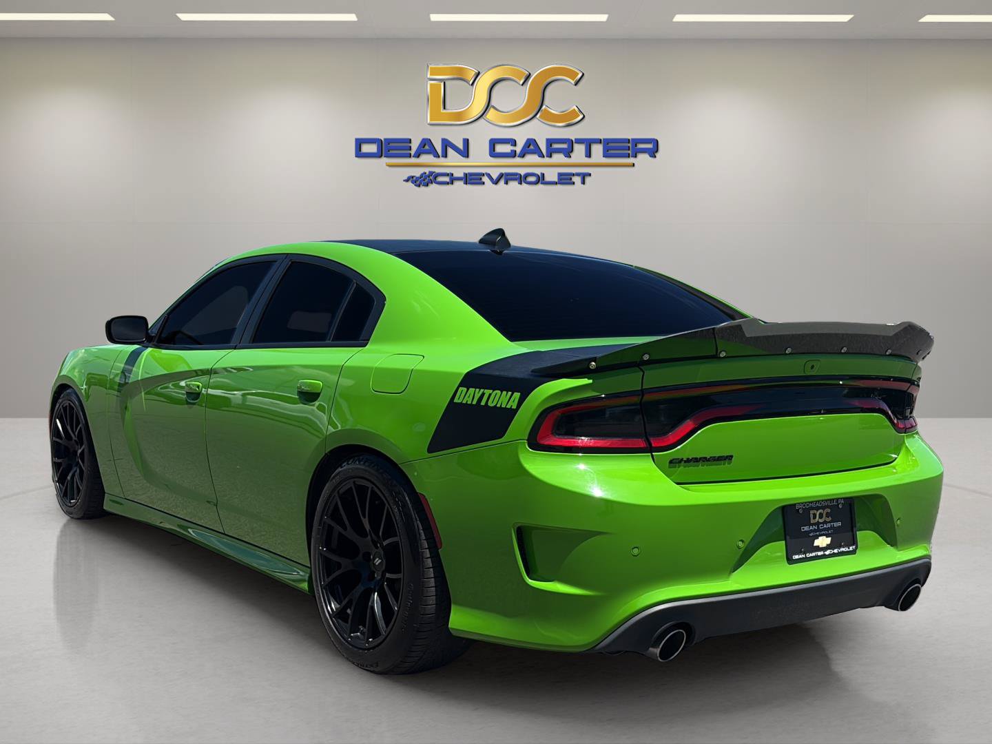Used 2017 Dodge Charger R/T RWD image 3