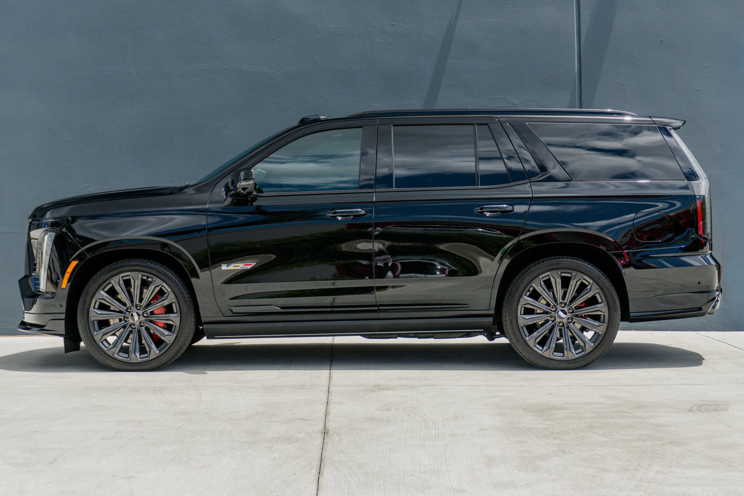 Used 2025 Cadillac Escalade V AWD/4WD image 2