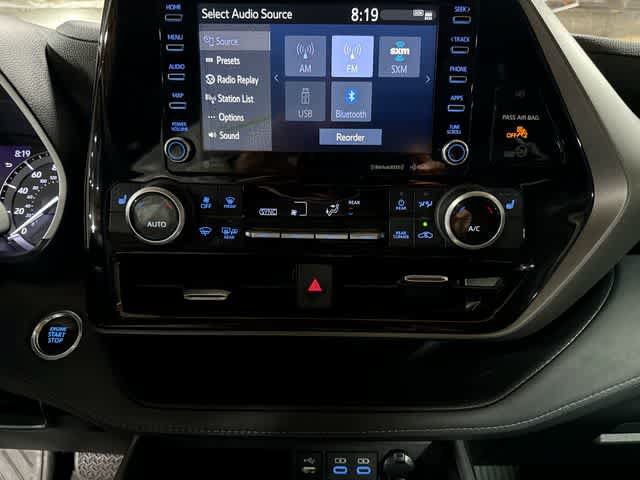 Used 2022 Toyota Highlander XLE AWD/4WD image 23