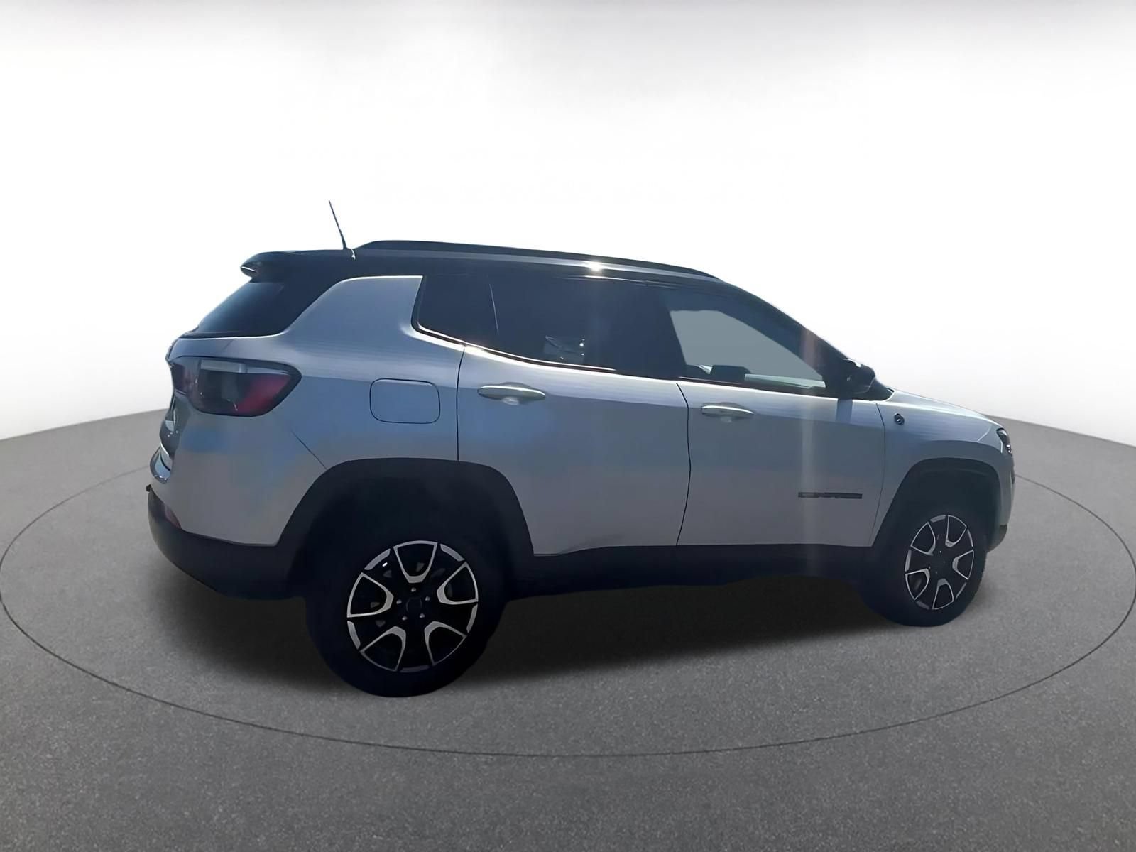 Used 2025 Jeep Compass Trailhawk AWD/4WD image 14