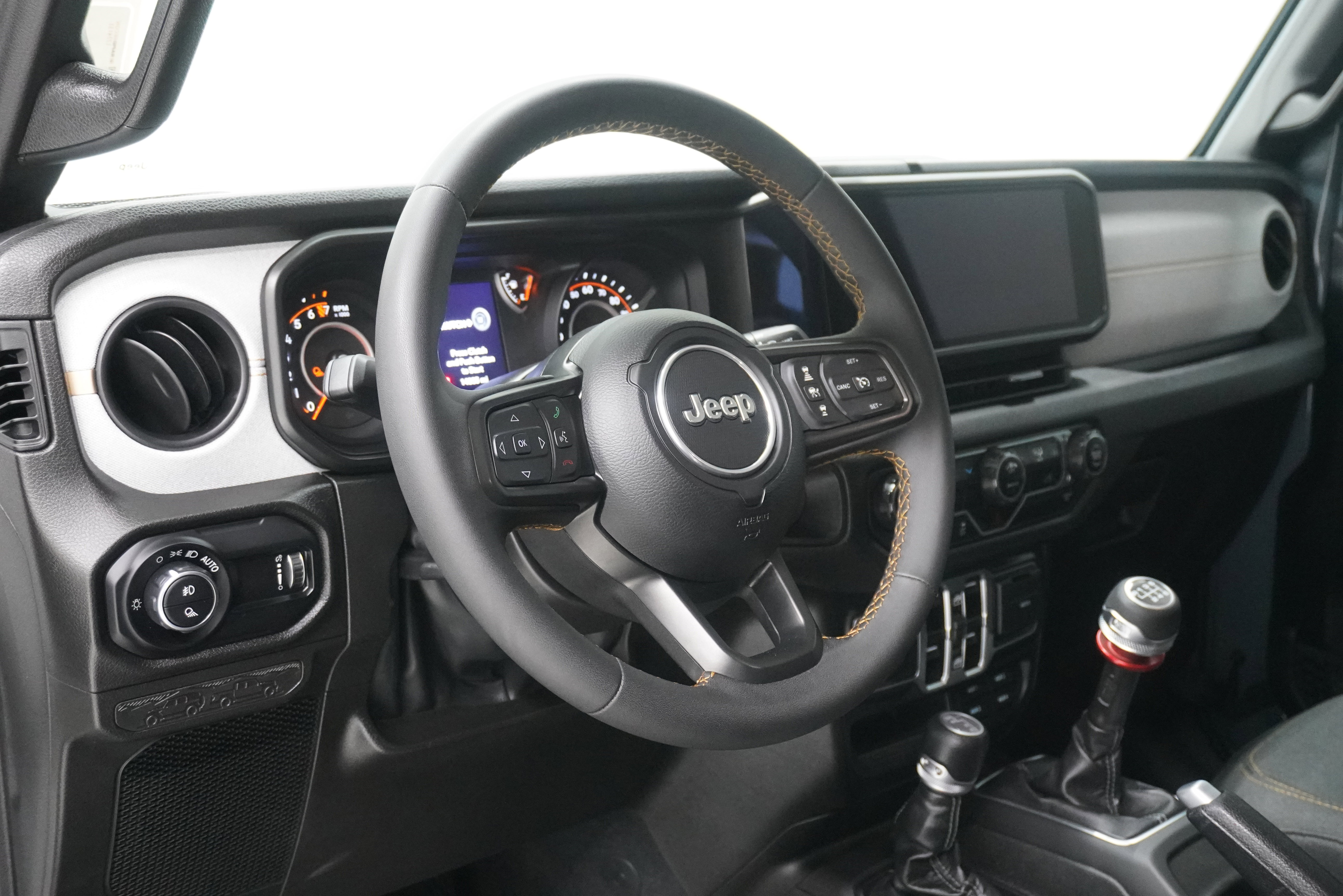 Used 2024 Jeep Gladiator Sport AWD/4WD image 12