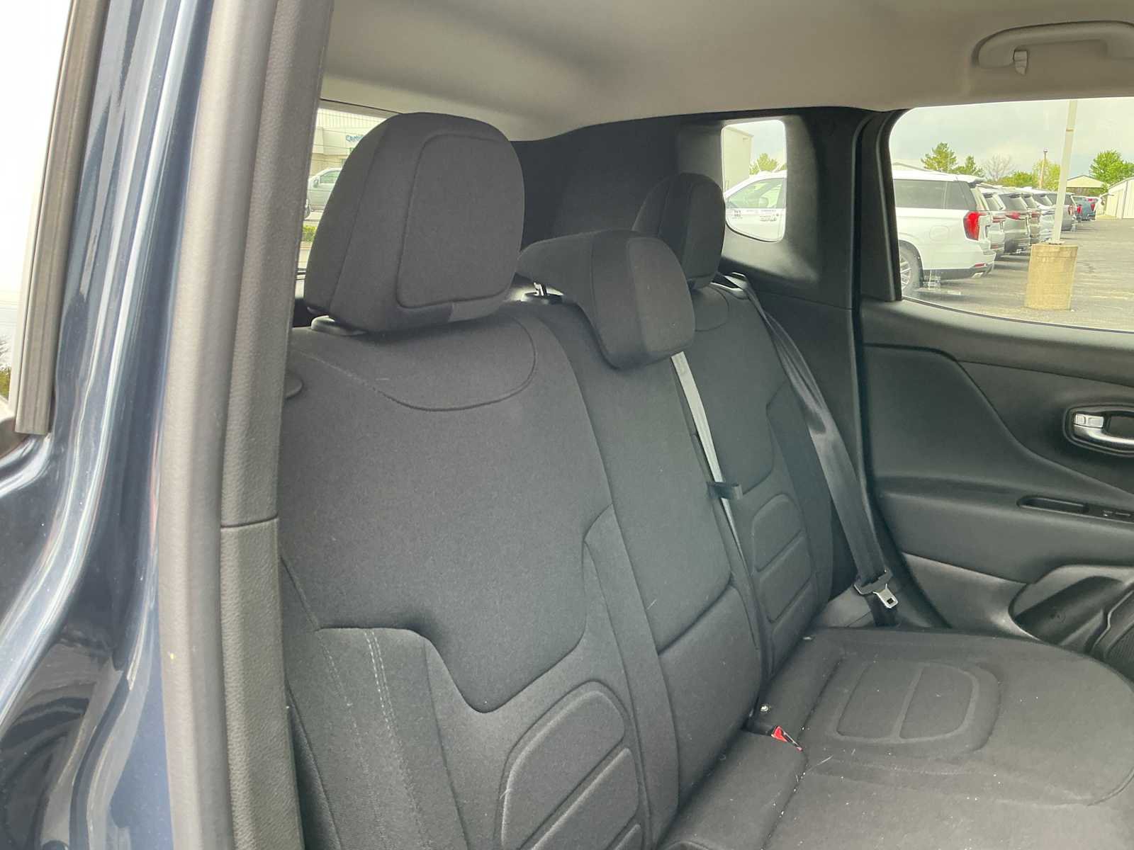 Used 2022 Jeep Renegade Latitude w/ Convenience Group AWD/4WD image 23