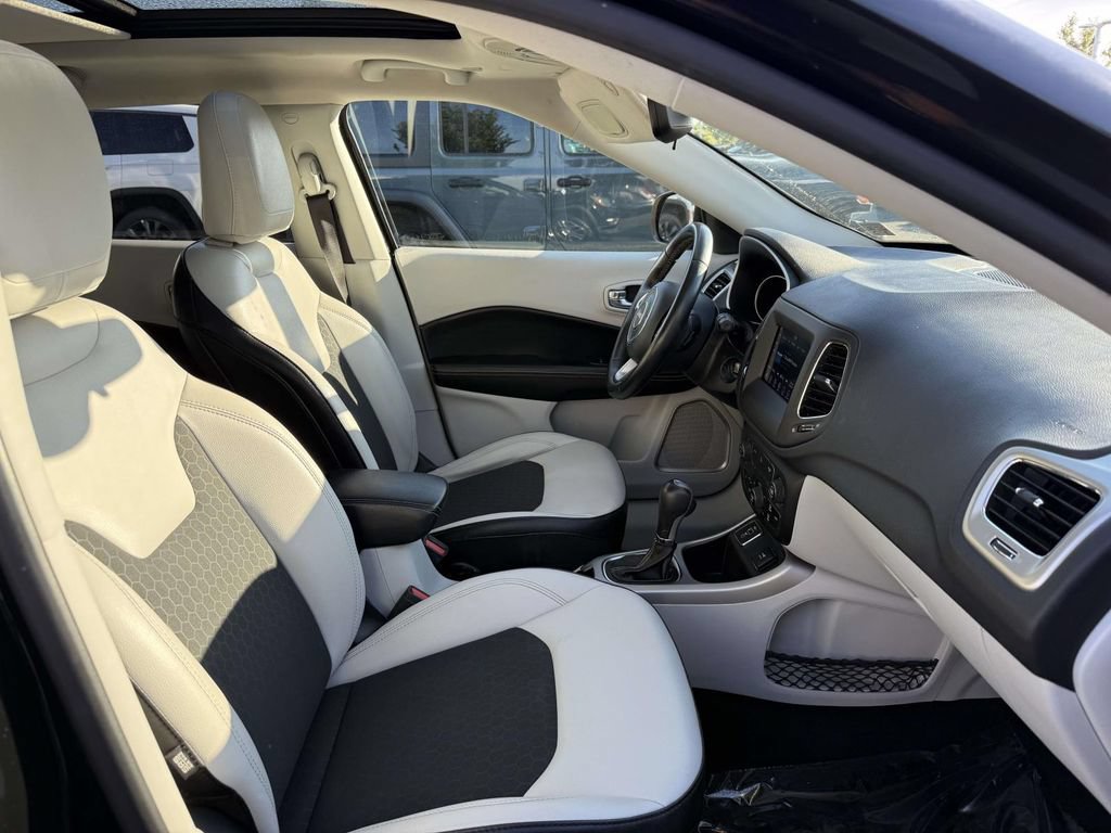 Used 2019 Jeep Compass Latitude FWD image 15