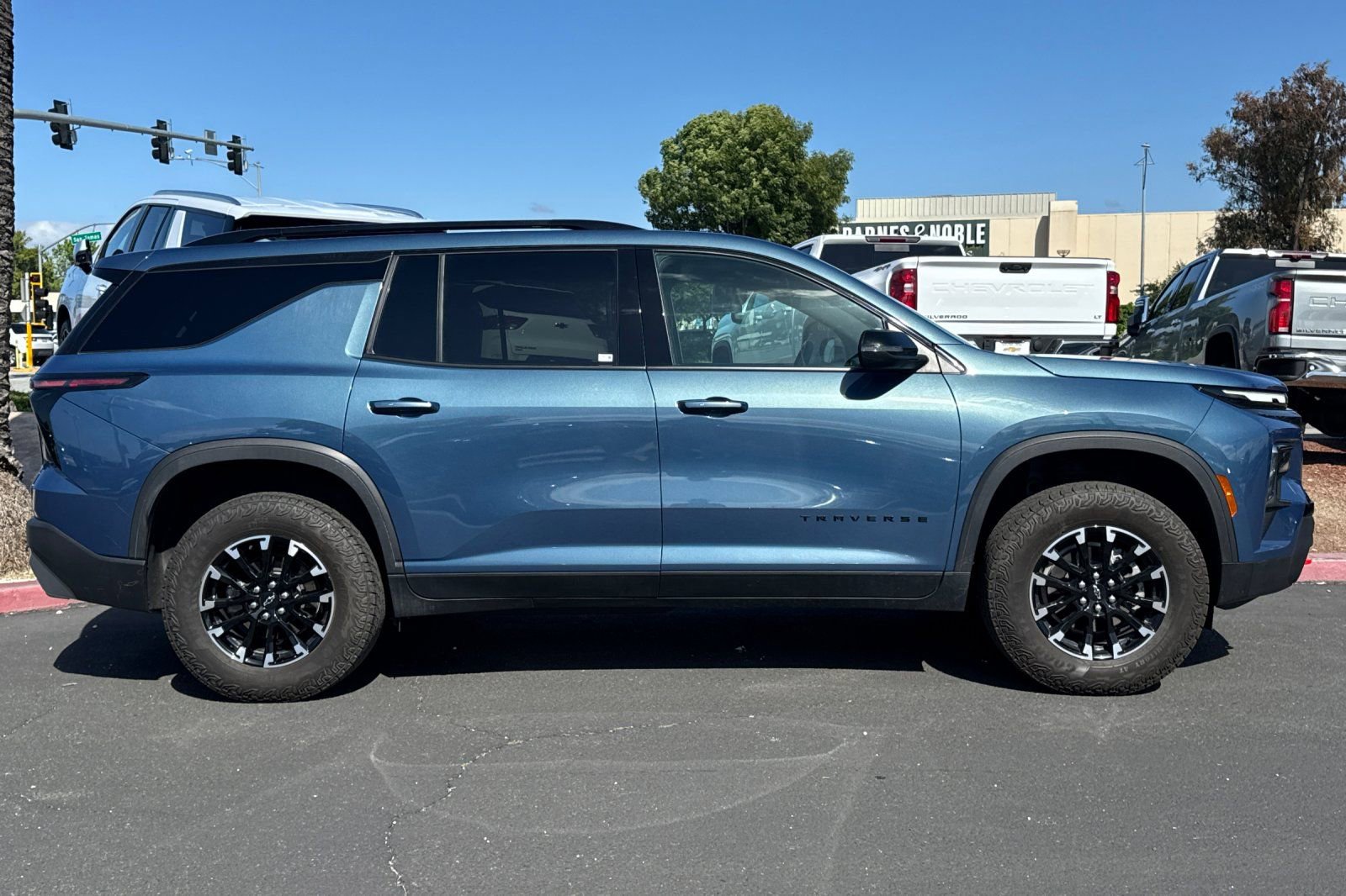 Used 2025 Chevrolet Traverse Z71 AWD/4WD image 4