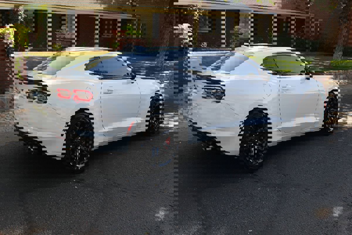 Used 2019 Chevrolet Camaro SS RWD image 6