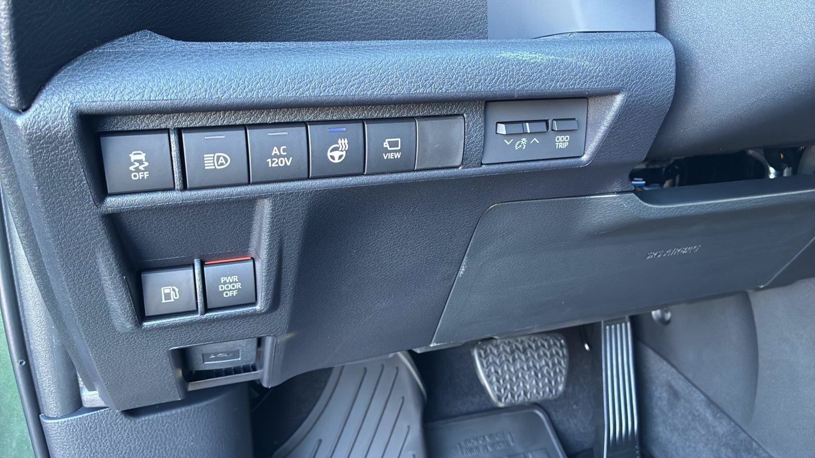 New 2026 Toyota Sienna Platinum AWD/4WD image 9