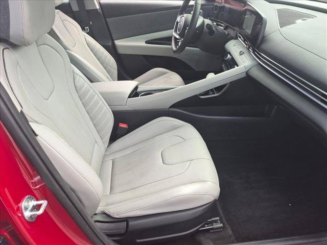 Used 2023 Hyundai Elantra Limited w/ Preferred Accessory Package FWD image 19