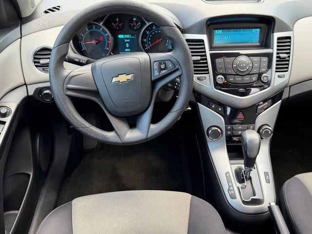 Used 2014 Chevrolet Cruze LS FWD image 17