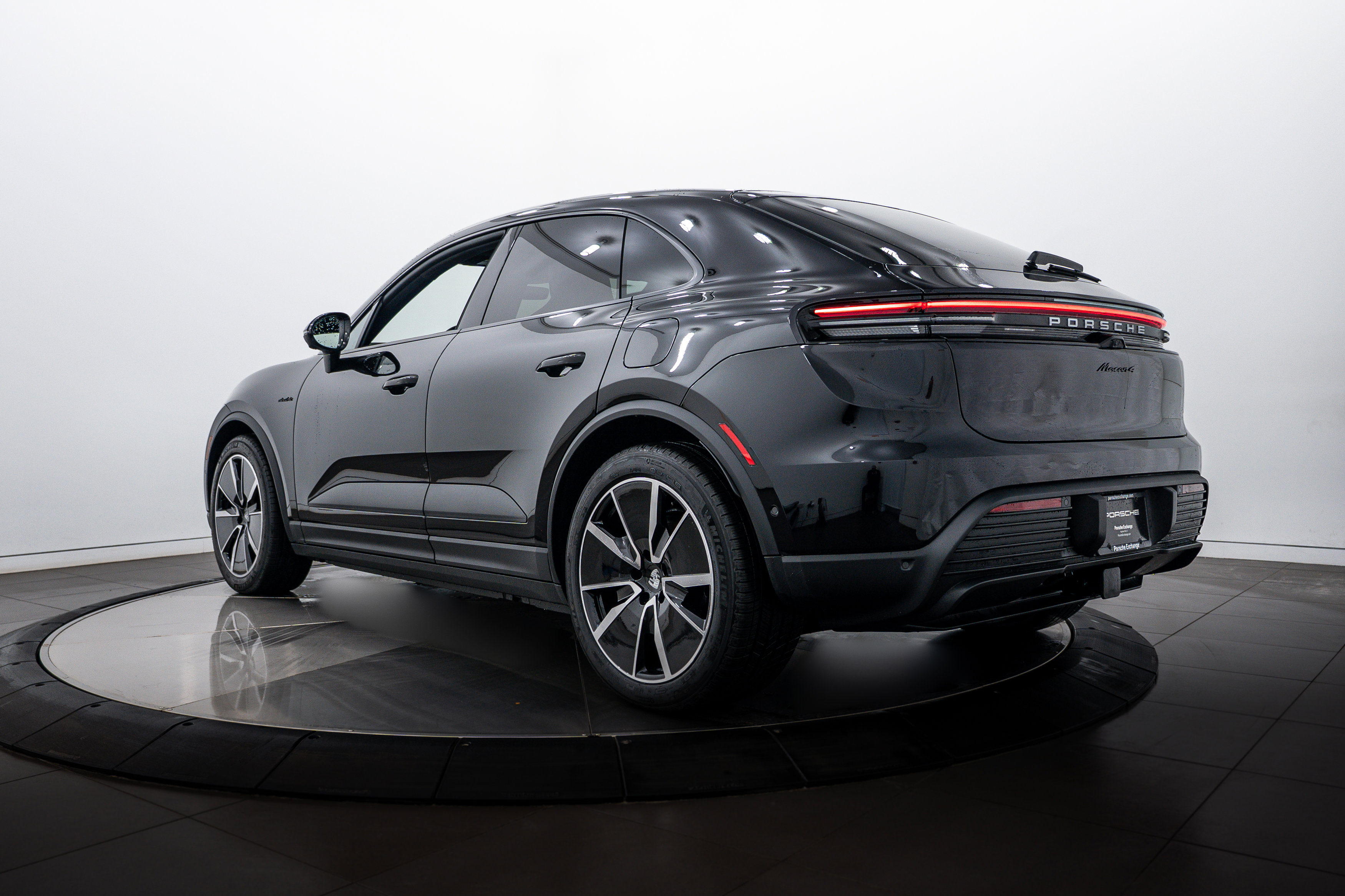 New 2026 Porsche Macan 4 Electric AWD/4WD image 3