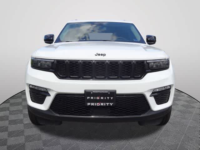 Used 2023 Jeep Grand Cherokee Limited w/ Black Appearance Package AWD/4WD image 5