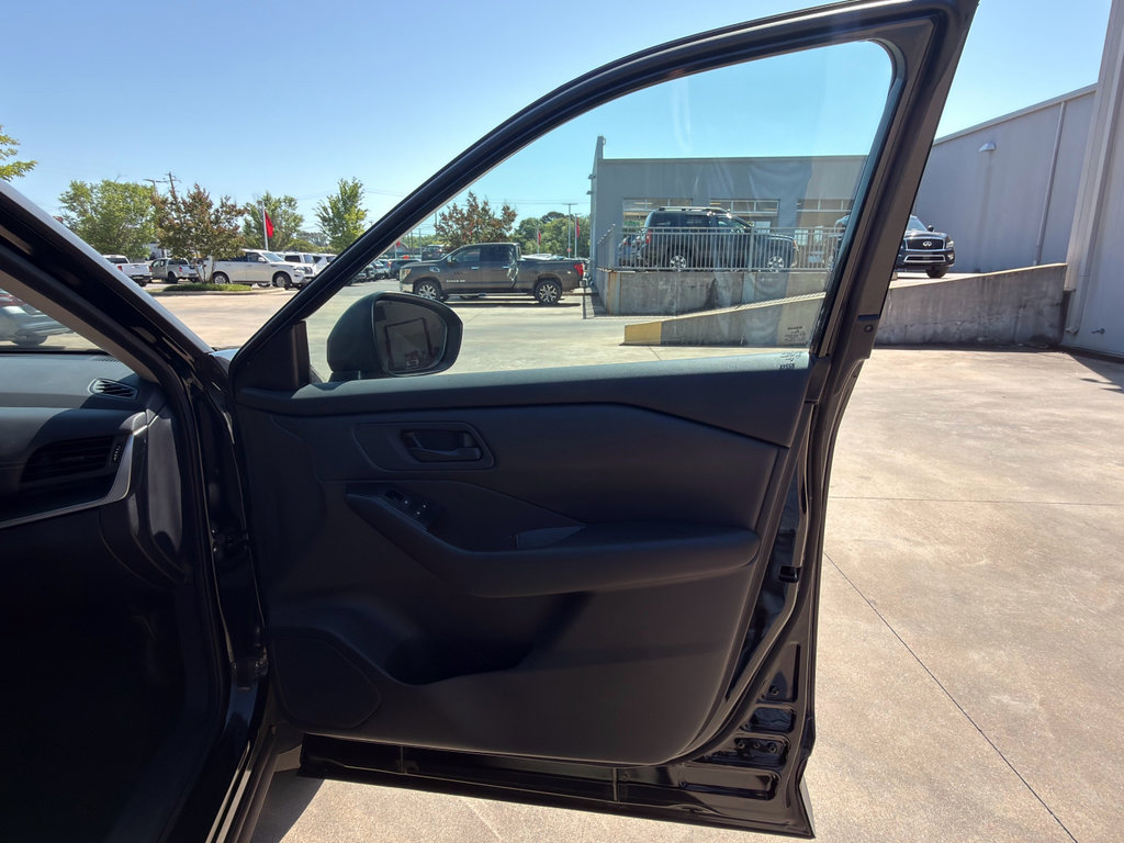 Used 2024 Nissan Rogue S FWD image 15