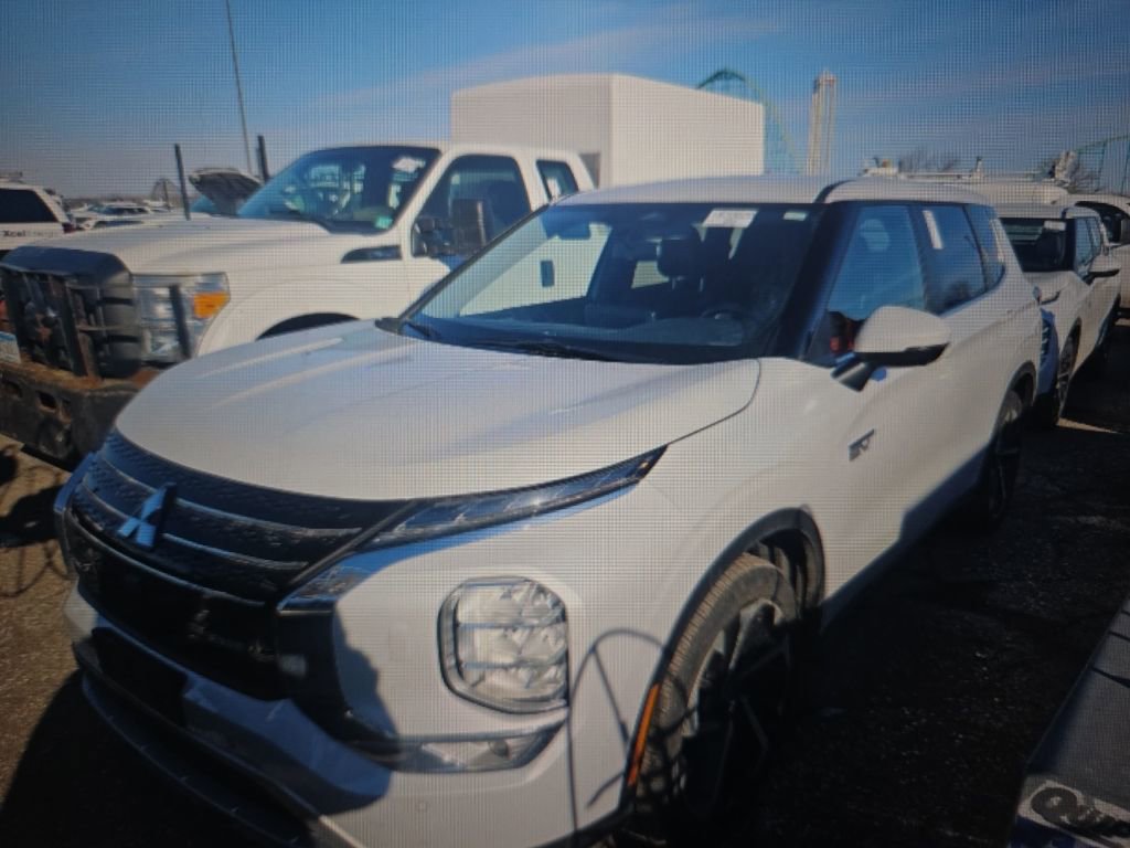 Used 2024 Mitsubishi Outlander SEL video 2
