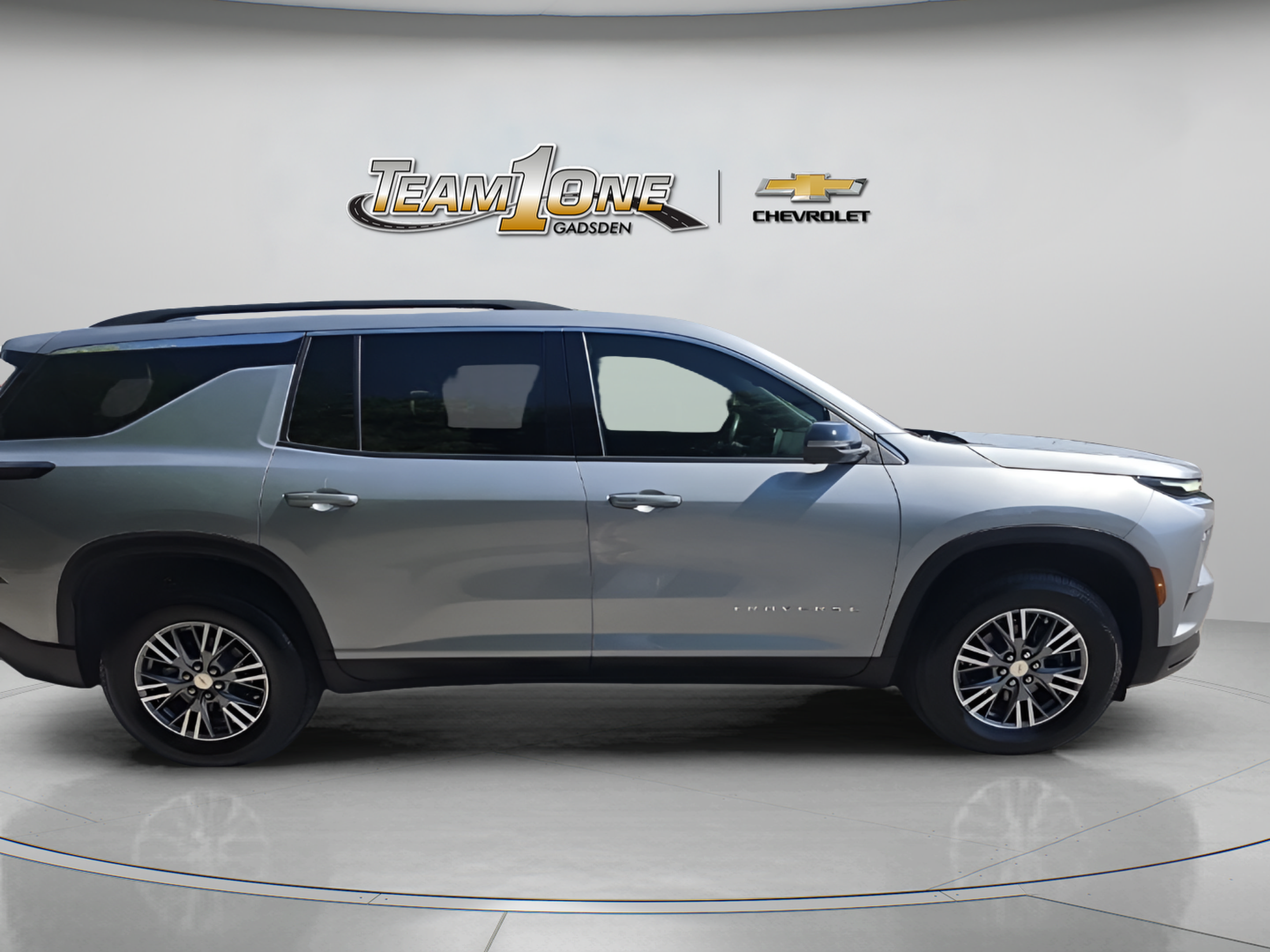 Used 2025 Chevrolet Traverse LT w/ LPO, Floor Liner Package FWD image 9