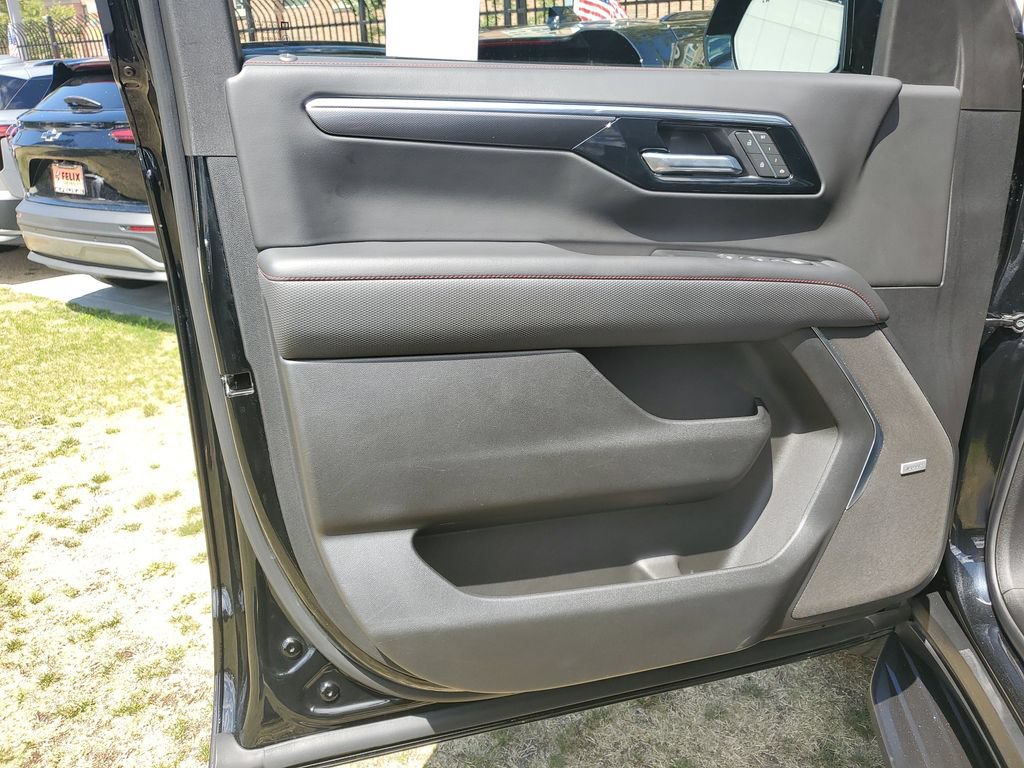 Used 2025 Chevrolet Suburban RST w/ Comfort Package AWD/4WD image 23