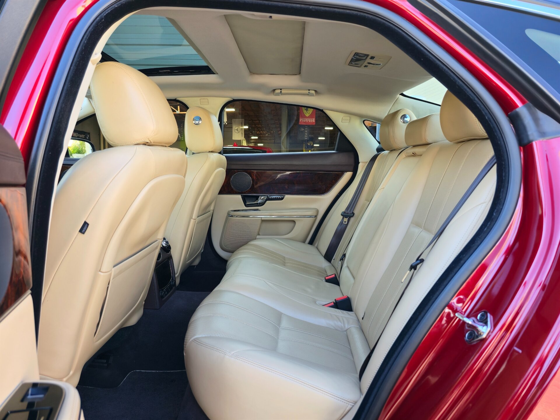 Used 2012 Jaguar XJ RWD image 31