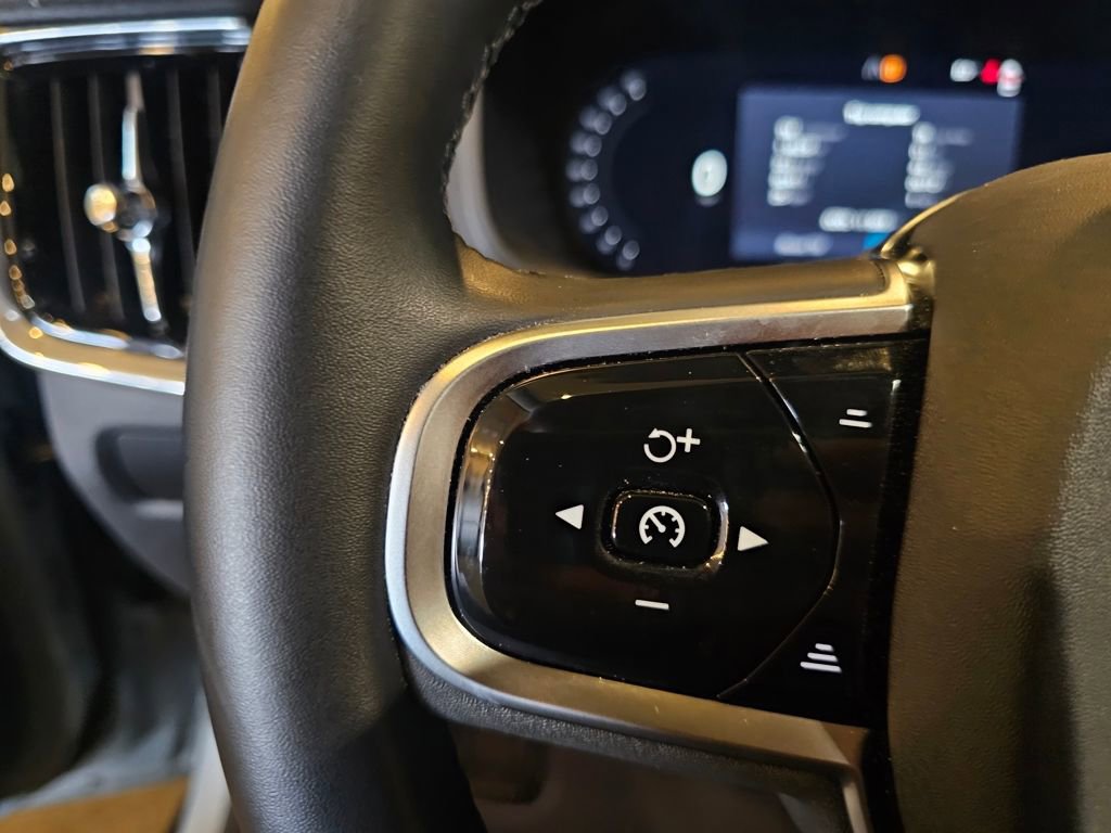 Certified 2025 Volvo V90 B6 Cross Country Plus AWD/4WD image 23
