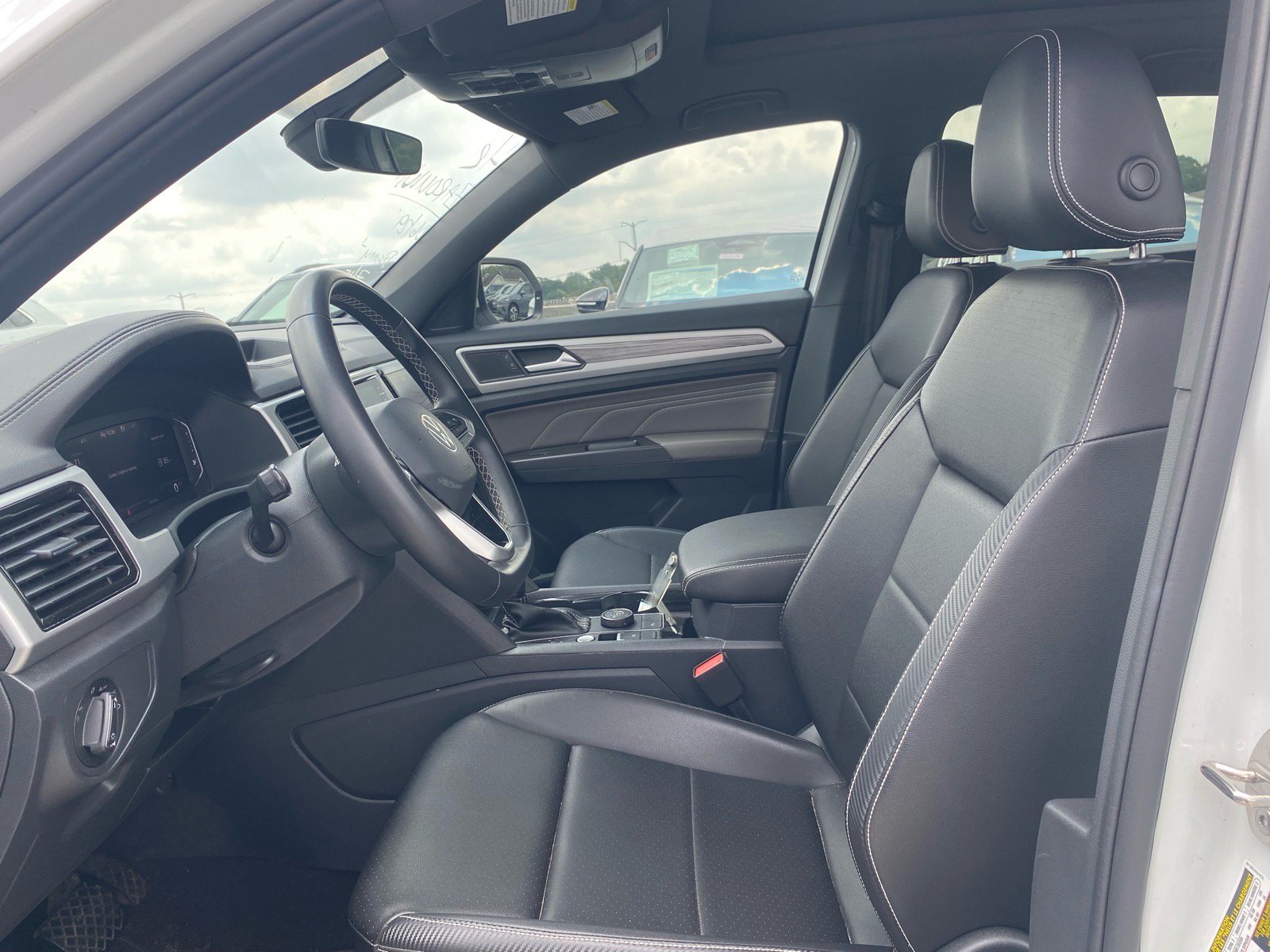 Certified 2023 Volkswagen Atlas Cross Sport SE w/ Panoramic Sunroof Package AWD/4WD image 11