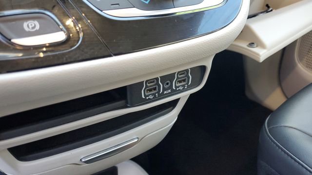 Certified 2024 Chrysler Pacifica Touring-L image 18