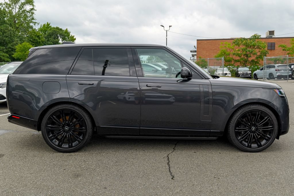 Used 2024 Land Rover Range Rover SE AWD/4WD image 8