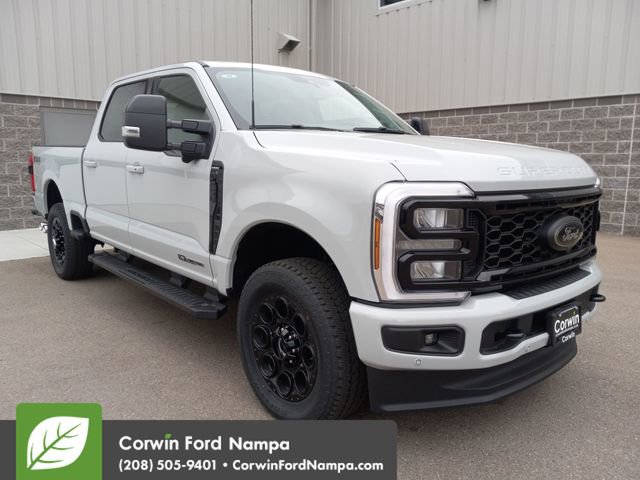 New 2026 Ford F250 Lariat w/ Black Appearance Package