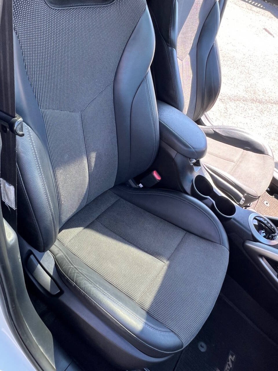 Used 2013 Hyundai Veloster w/ Style Pkg FWD image 25