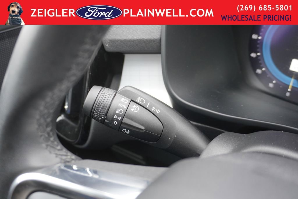 Used 2024 Volvo XC40 B5 Core image 23