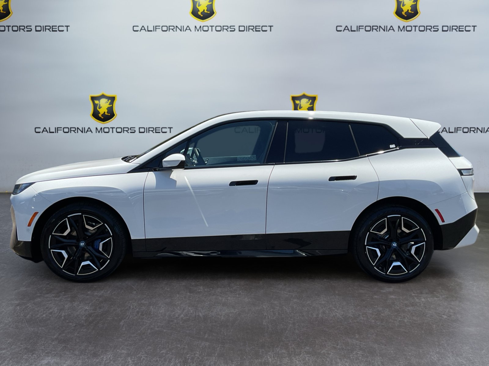 Used 2023 BMW iX xDrive50 w/ Sport Package AWD/4WD image 8