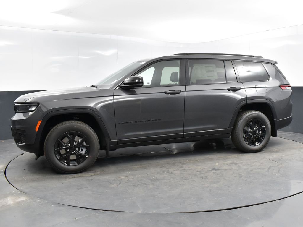 Used 2025 Jeep Grand Cherokee L Altitude image 4