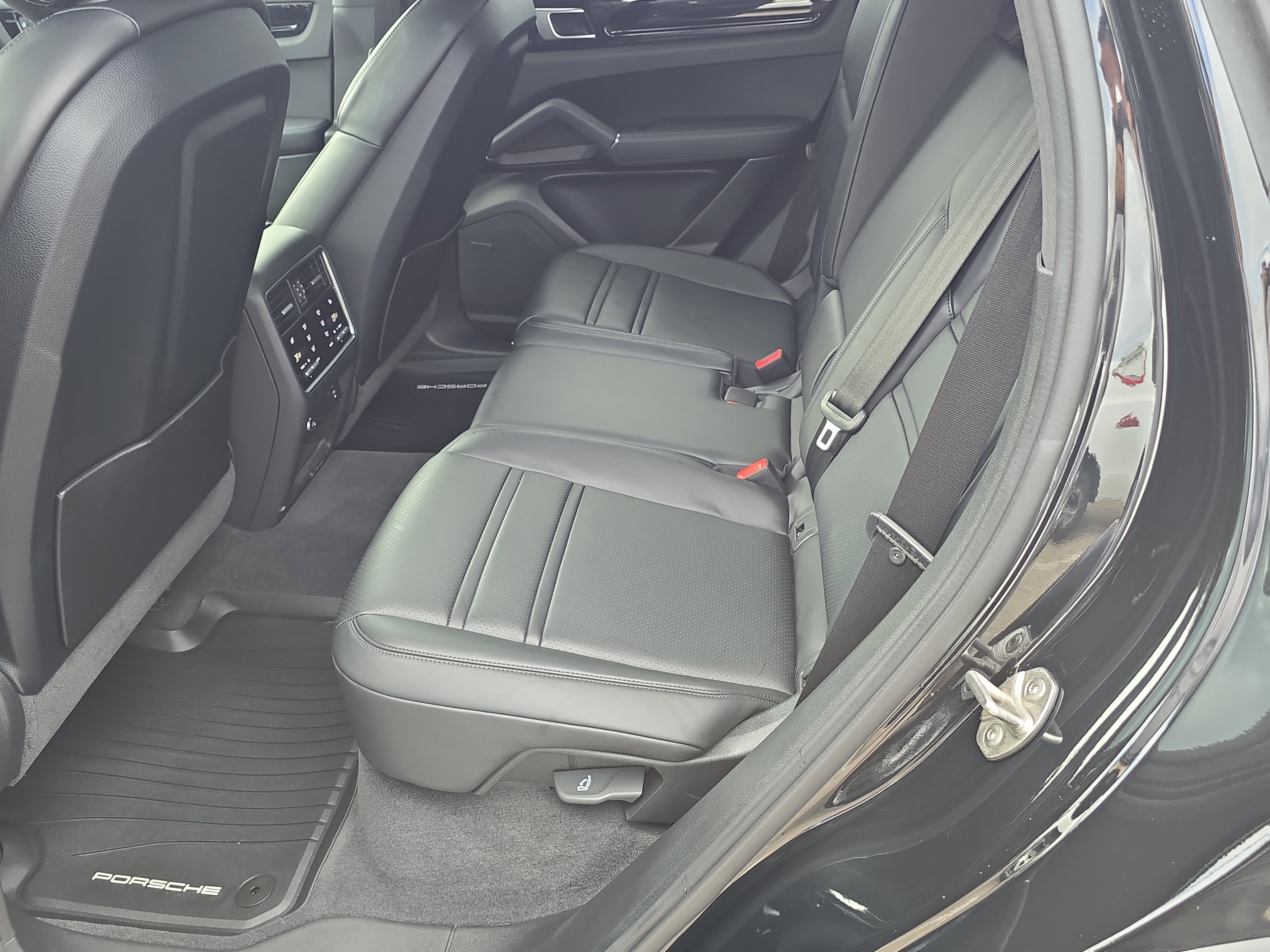 Used 2023 Porsche Cayenne S Platinum image 15