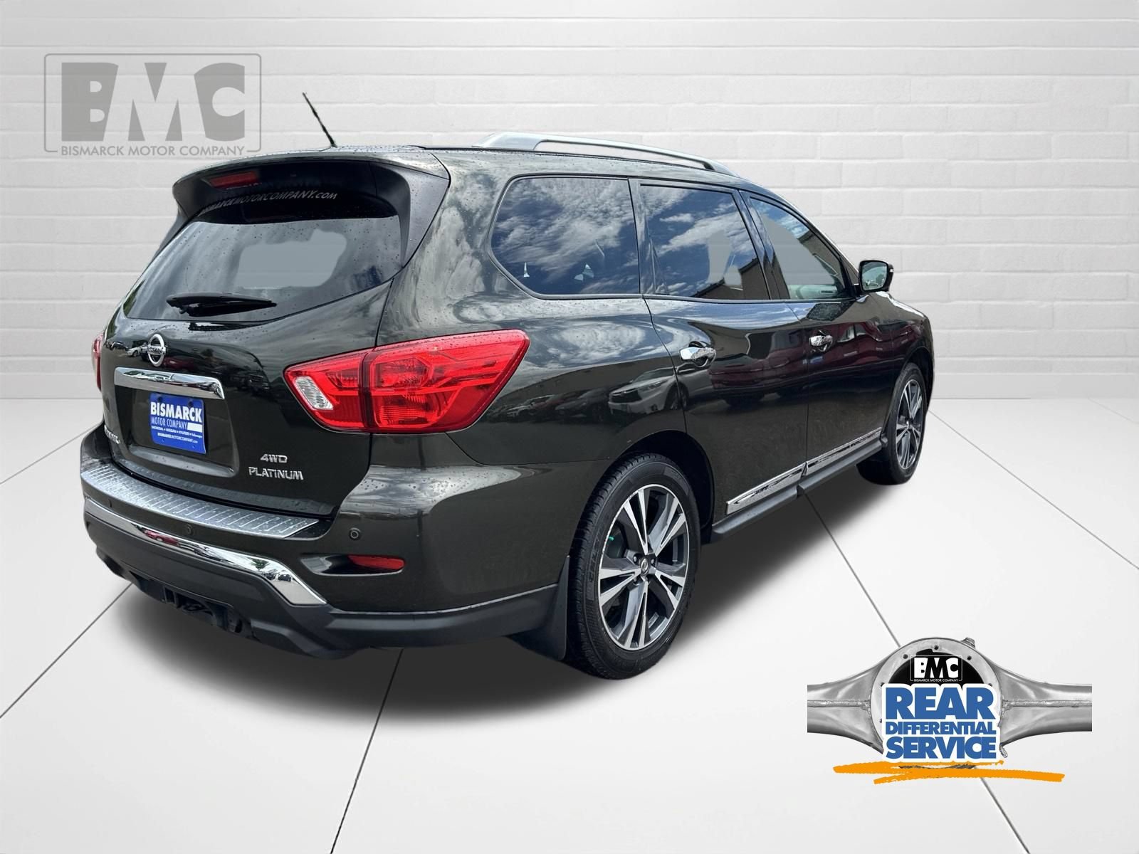 Used 2017 Nissan Pathfinder Platinum AWD/4WD image 3