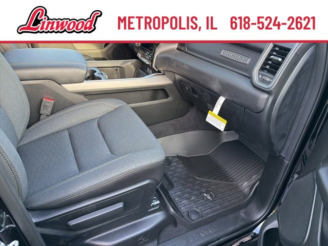 New 2026 RAM 1500 4x4 Crew Cab image 7