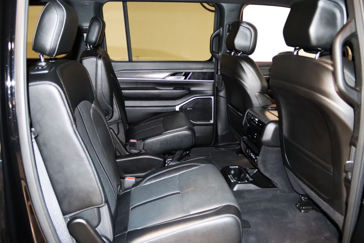 Used 2023 Jeep Wagoneer L Series II w/ Premium Group I AWD/4WD image 66