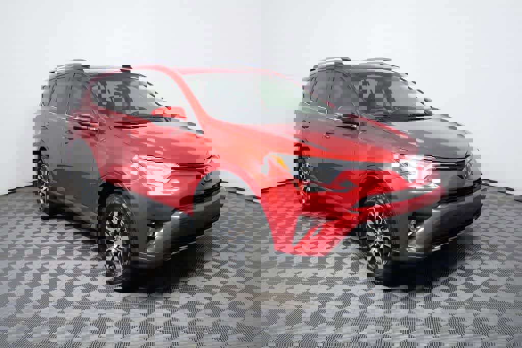 Used 2017 Toyota RAV4 XLE image 1