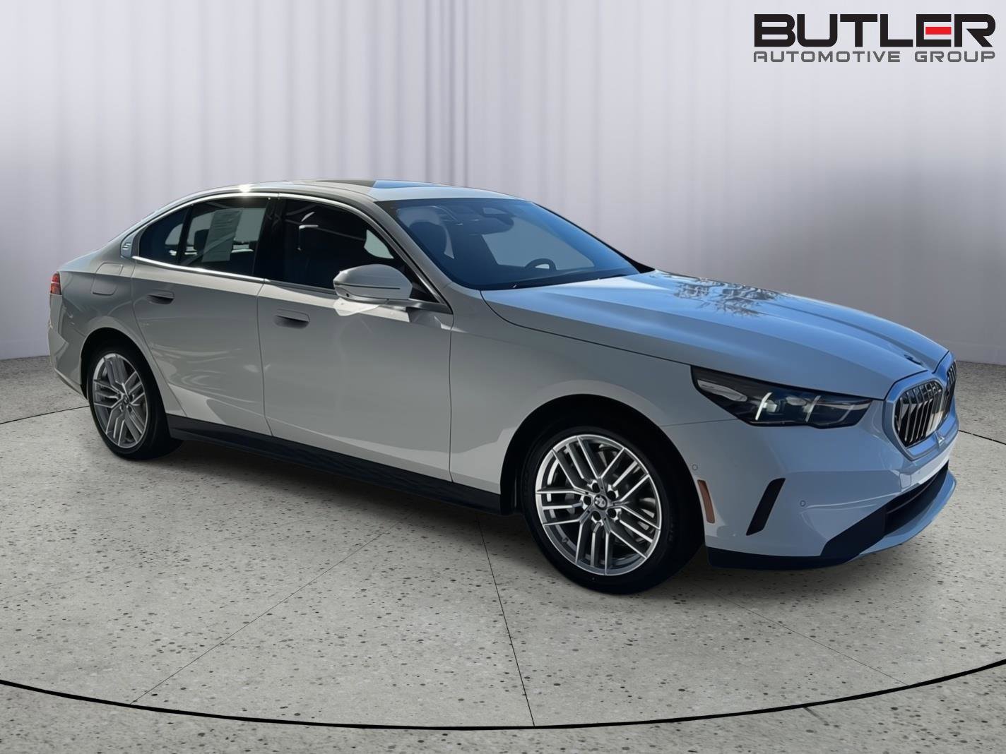 Certified 2025 BMW 530i w/ Premium Package image 5