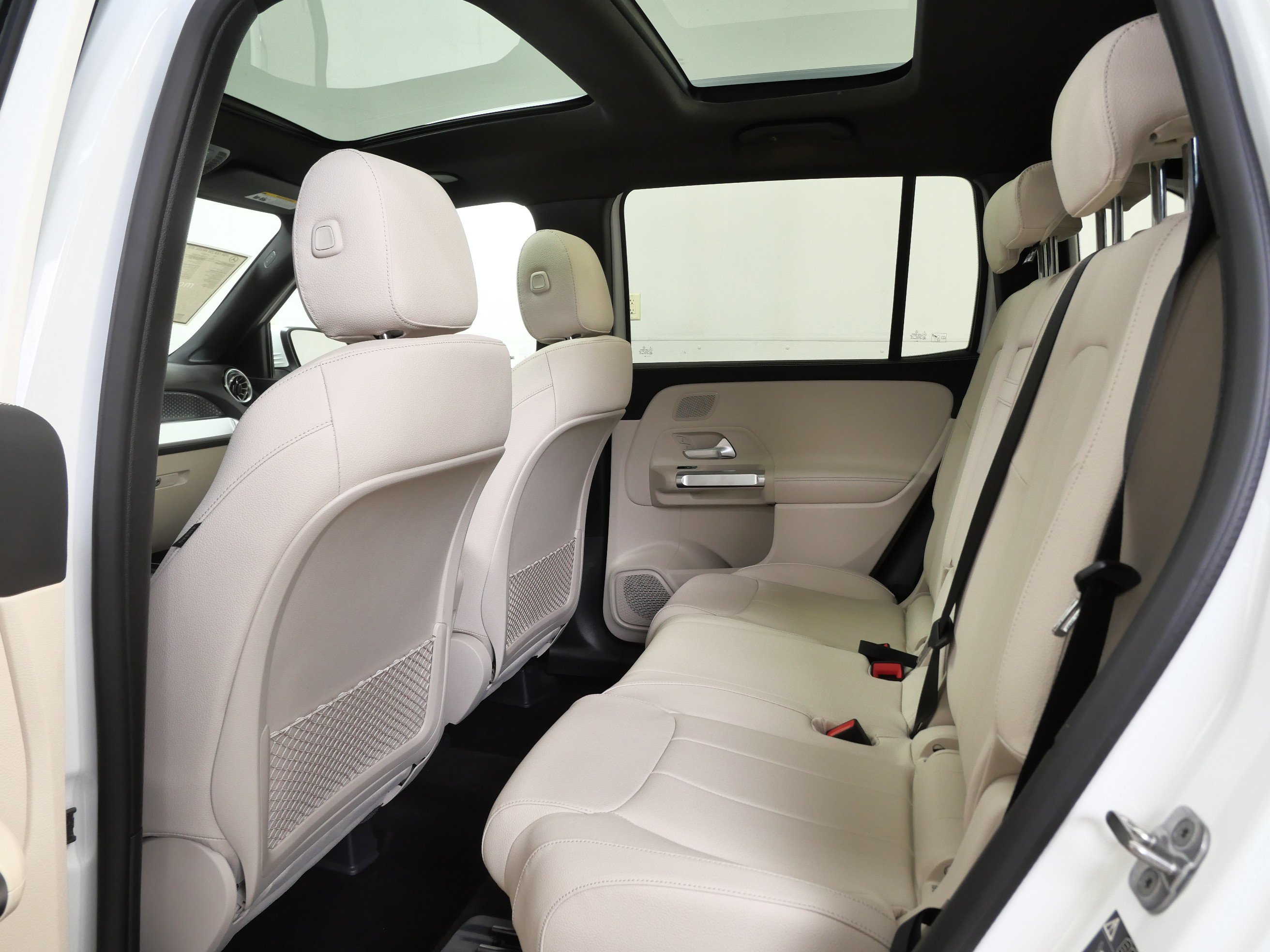 New 2026 Mercedes-Benz GLB 250 4MATIC image 9