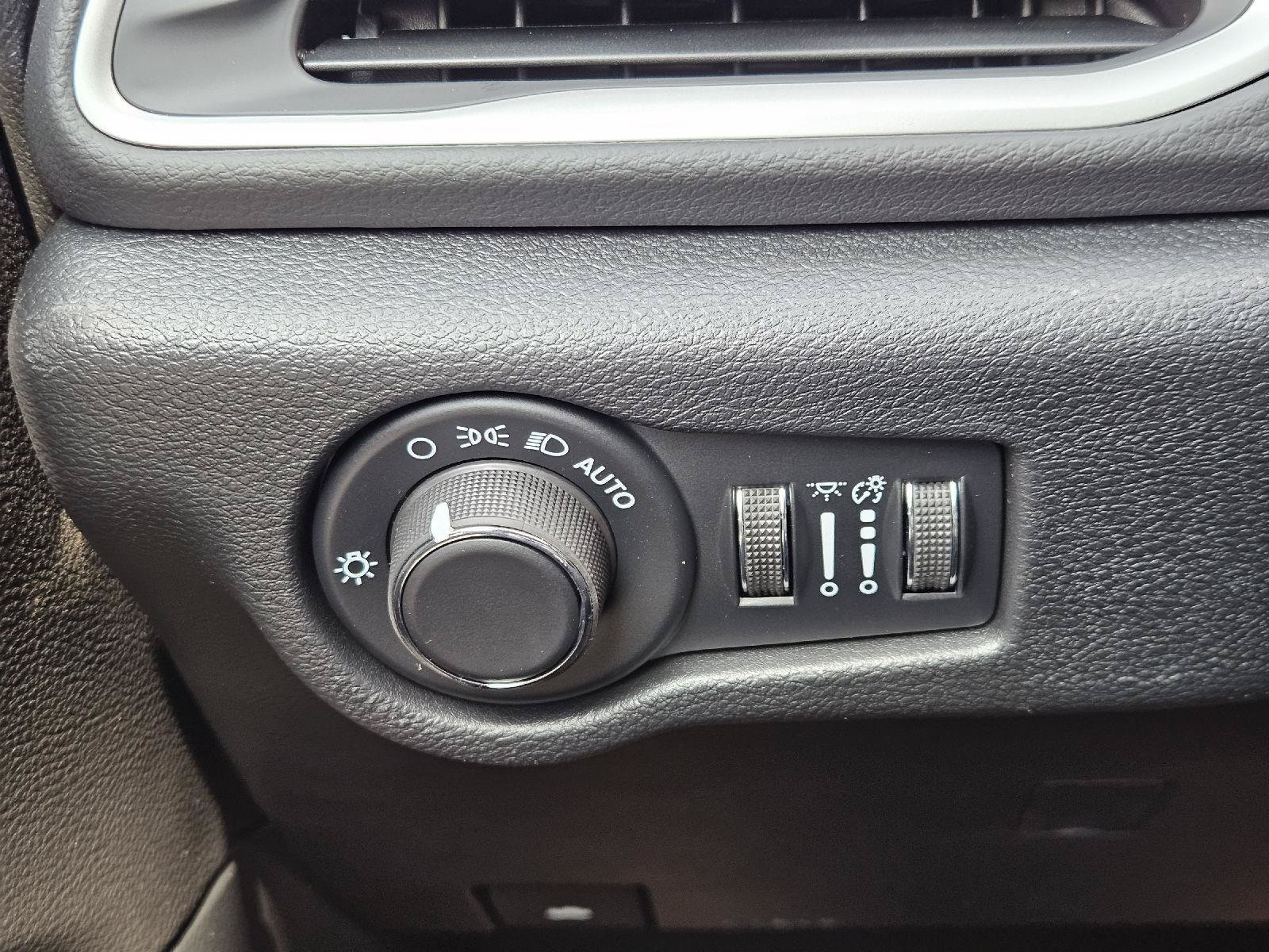 New 2027 Chrysler Pacifica LX FWD image 18