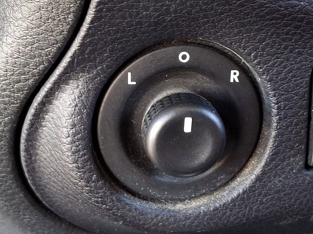 Used 2018 Jeep Wrangler Unlimited Sahara w/ Connectivity Group image 22