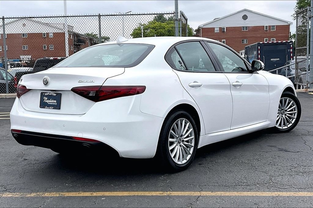 Used 2022 Alfa Romeo Giulia Sprint AWD/4WD image 12