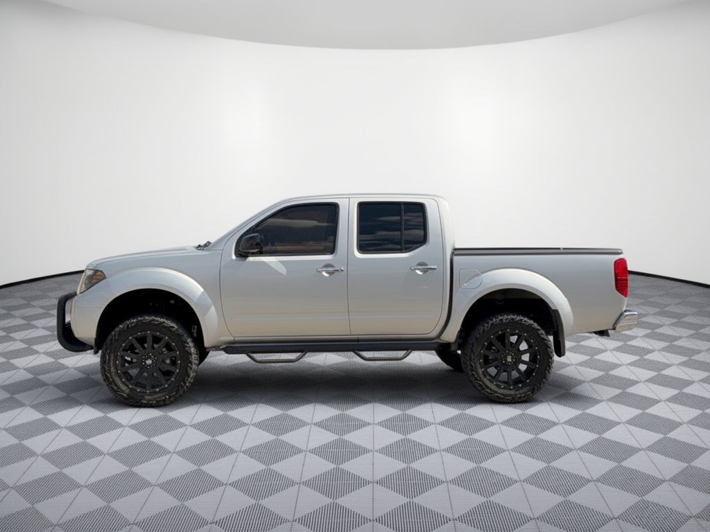 Used 2020 Nissan Frontier SV RWD image 2