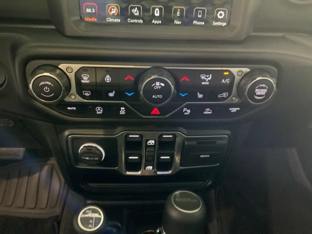 Used 2022 Jeep Gladiator Overland AWD/4WD image 18