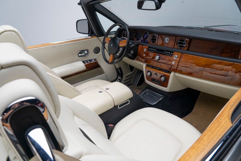 Used 2010 Rolls-Royce Phantom Drophead Coupe image 46