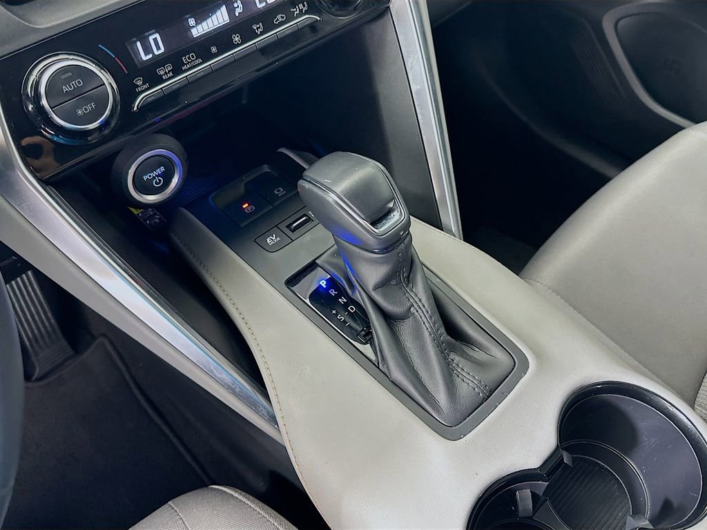 Used 2023 Toyota Venza LE image 16