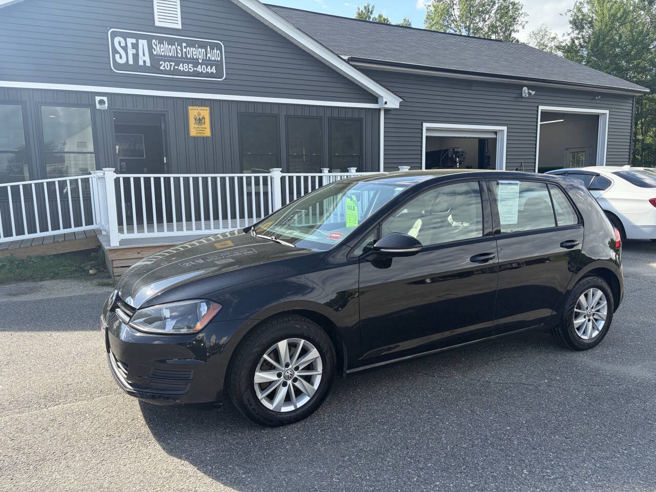 Used 2015 Volkswagen Golf S FWD image 1
