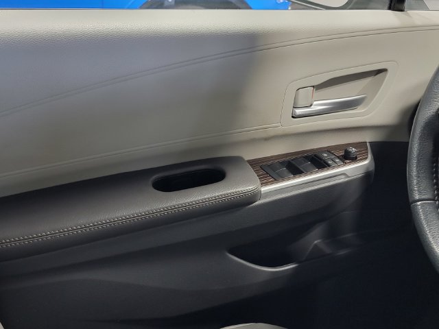 Used 2022 Toyota Sienna XLE FWD image 22